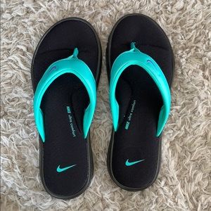 Nike Sandals SIZE 7